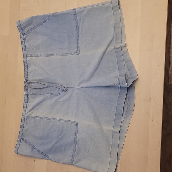 L.L. Bean Pants - L.L. Bean 100% Cotton Shorts with Tie Waist and Pockets